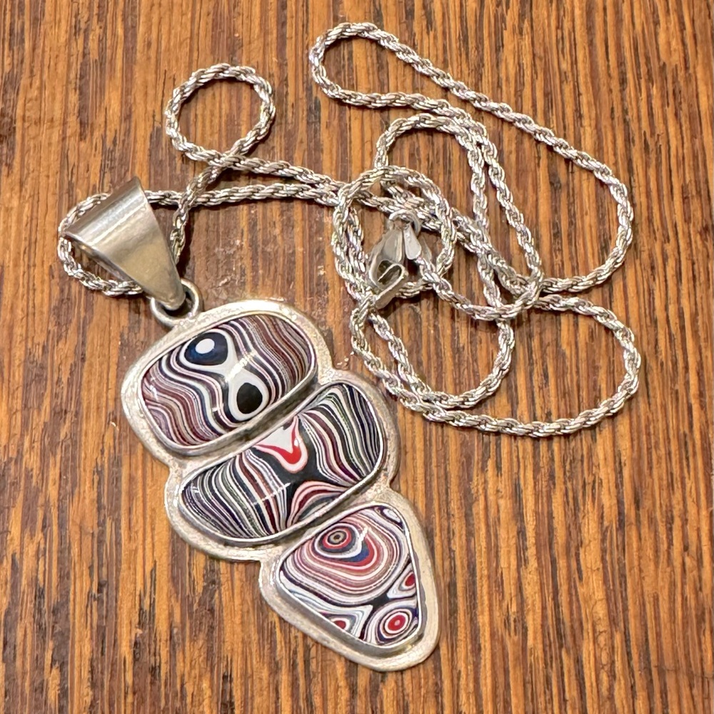 Vintage Sterling Fordite Corvette agate signed Obsidian. 20” chain Pendant 2 x 1